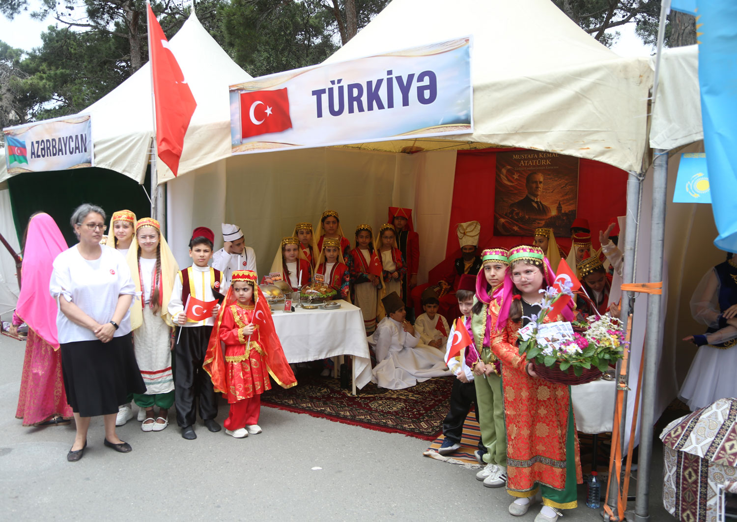 Məktəblilər Türk dünyasının mədəniyyətini və mətbəxini nümayiş etdiriblər