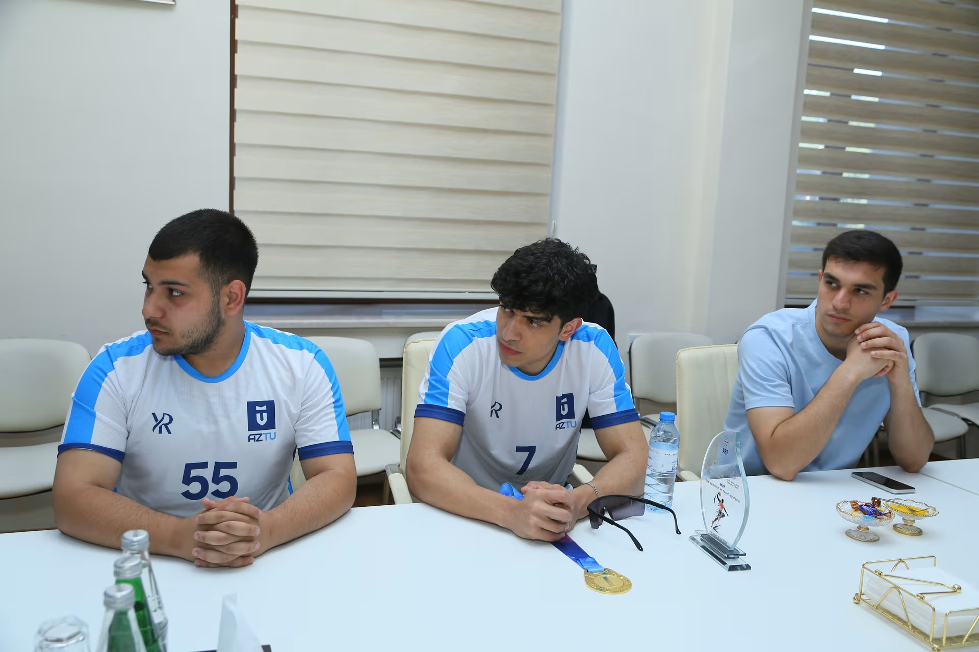 Vilayət Vəliyev çempion olan AzTU komandası ilə görüşüb