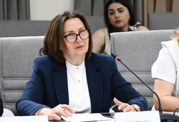 Agentlik rəsmisi: Fənnini zəif bilən müəllimlərin faizi kəskin azalıb
