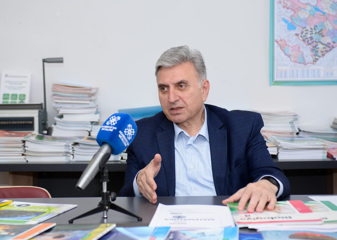 "Özəl nəşriyyatın hazırladığı vəsaitə görə nazirlik tənqid olunur"