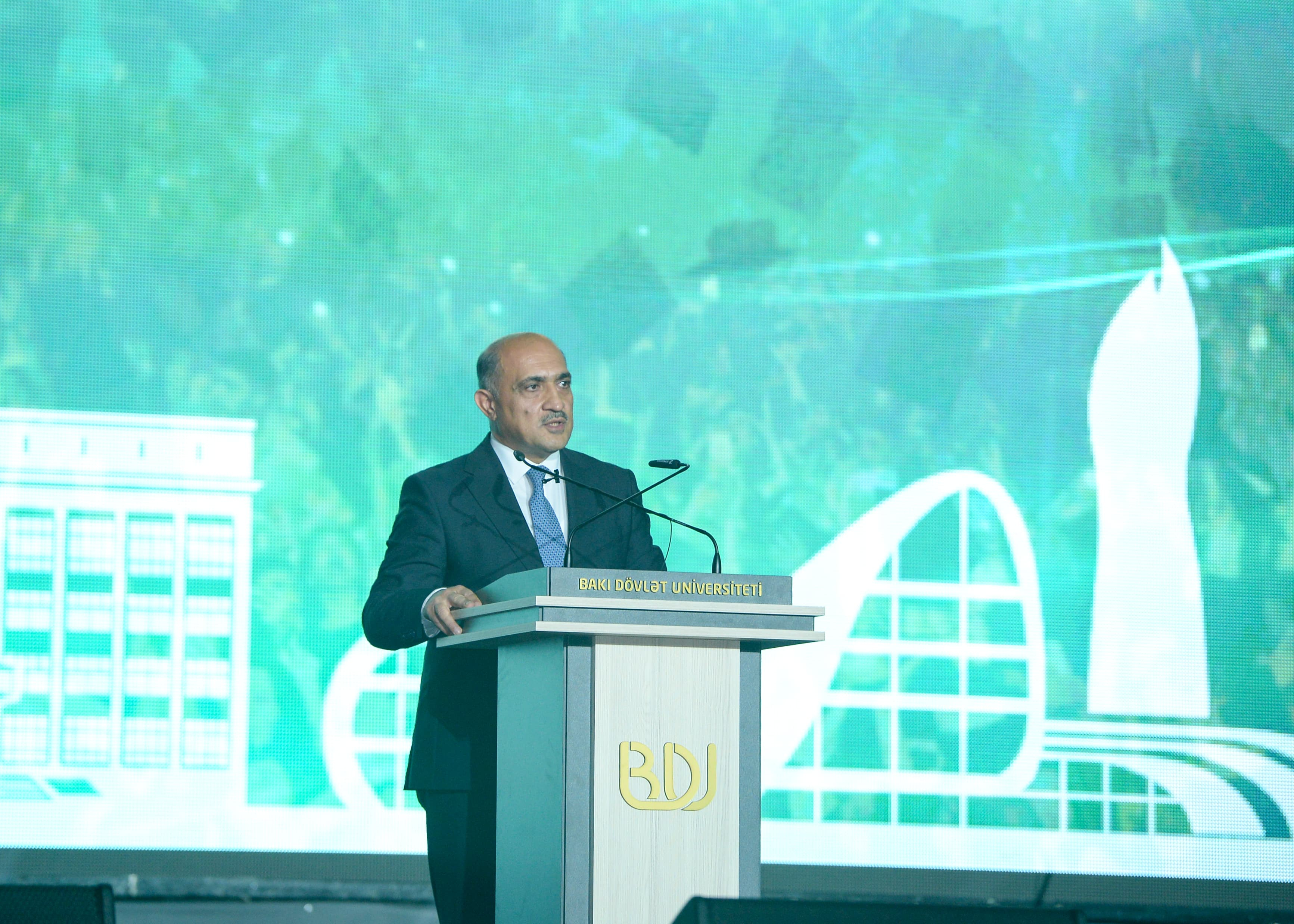 Nazir müavini: Ali məktəblərə qəbuldakı artım artıq faizlə deyil, dəfələrlə ölçülür