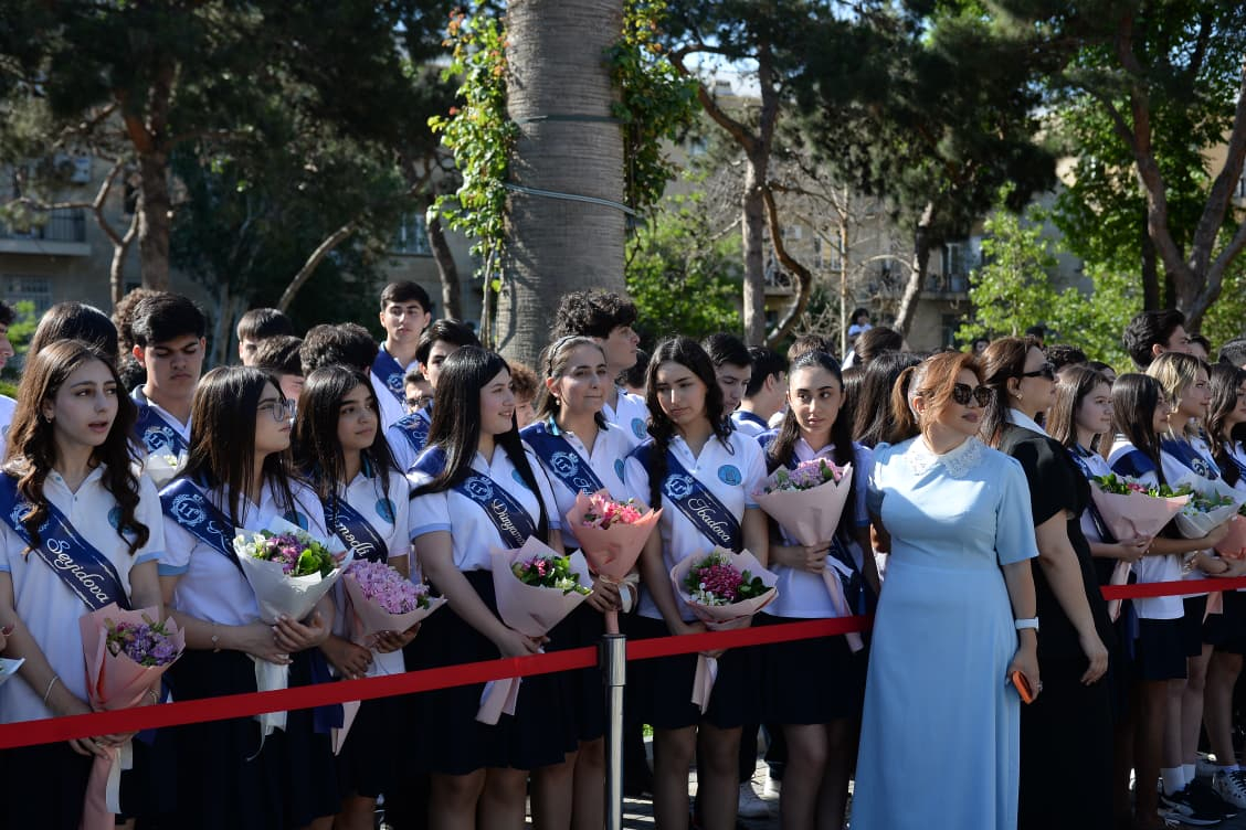 Firudin Qurbanov 6 nömrəli məktəb-liseyin “Son zəng” tədbirində iştirak edib
