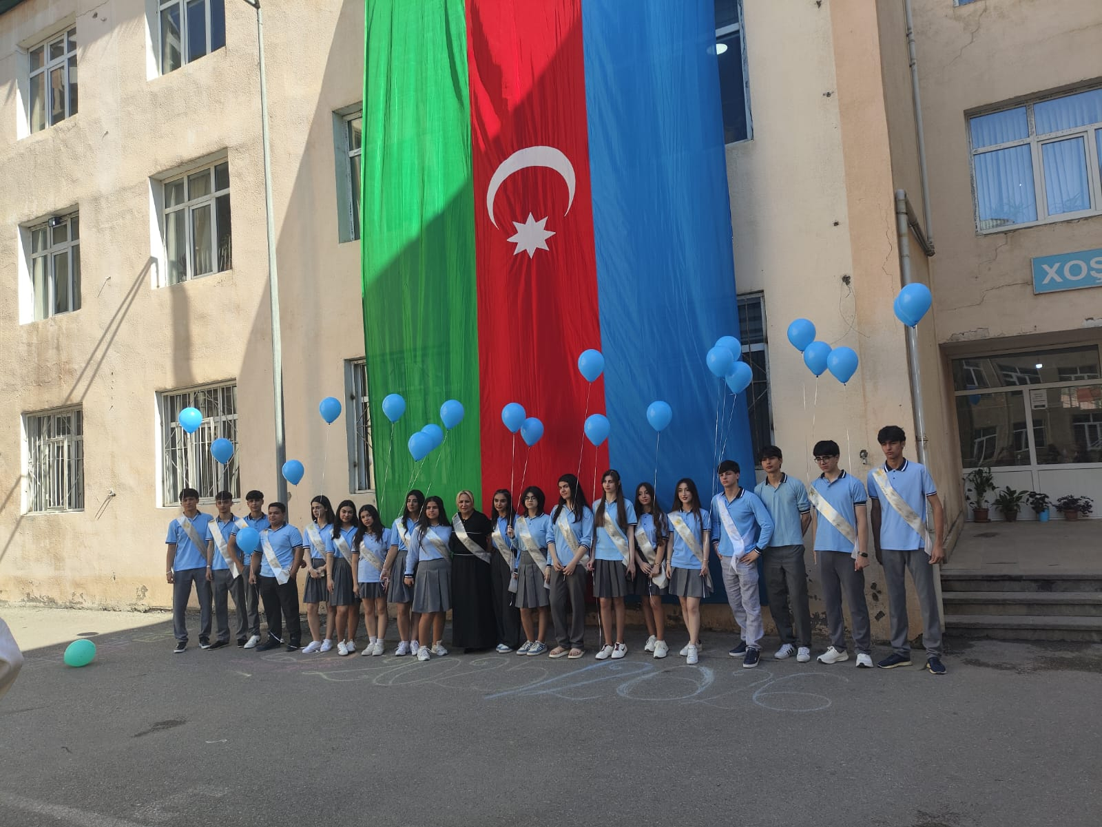 Nərminə Hüseynova 53 nömrəli məktəbin “Son zəng”ində iştirak edib
