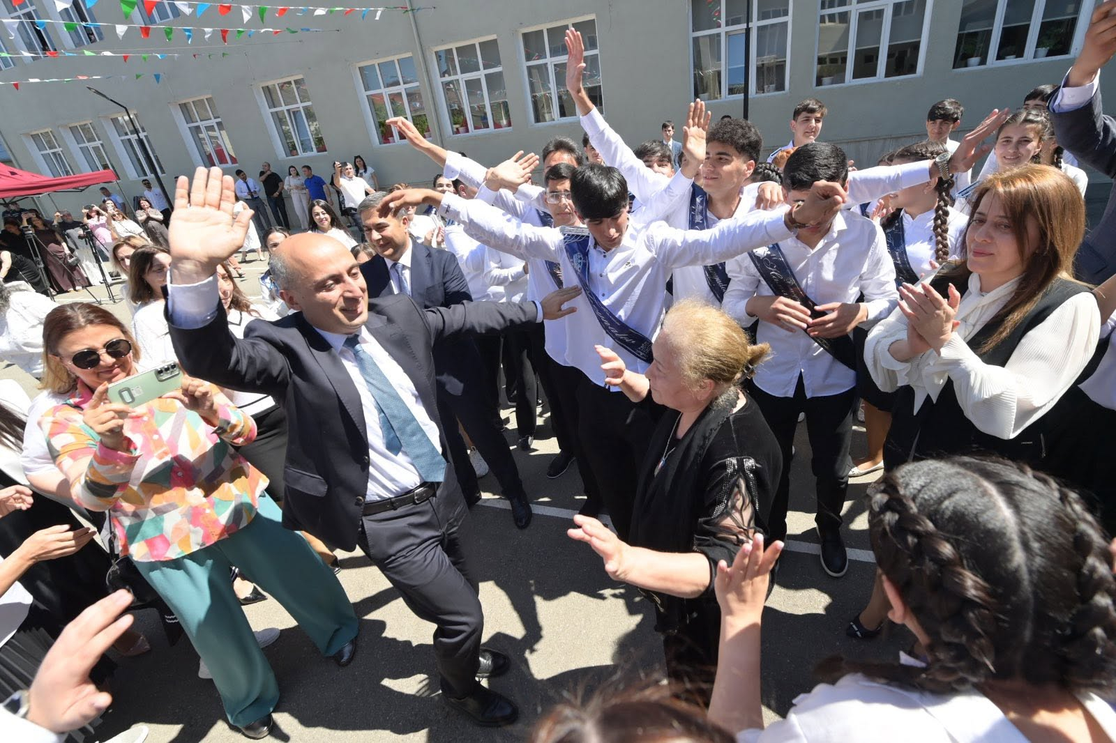 Elm və təhsil naziri “Son zəng” tədbirində iştirak edib