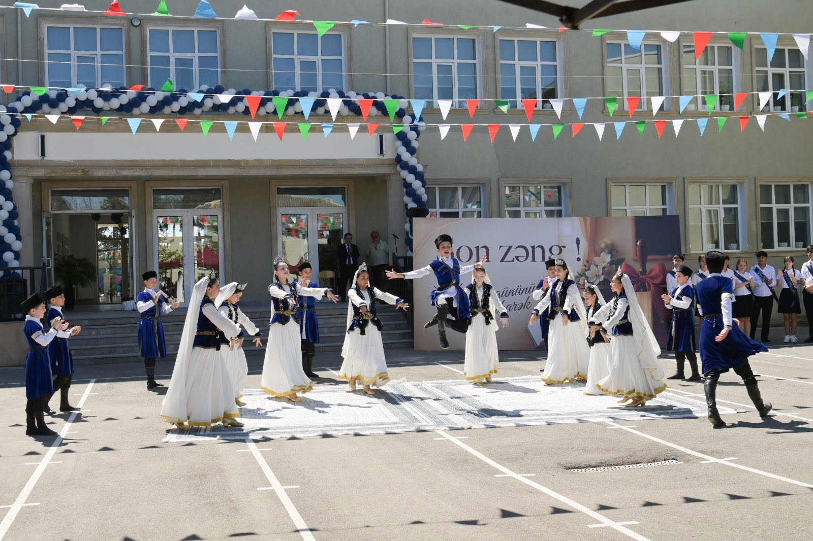 Elm və təhsil naziri “Son zəng” tədbirində iştirak edib