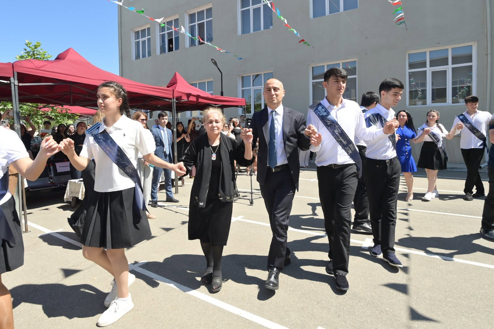 Elm və təhsil naziri “Son zəng” tədbirində iştirak edib