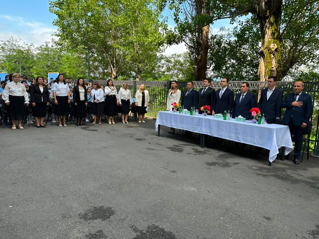 Laçında məzun sevinci: