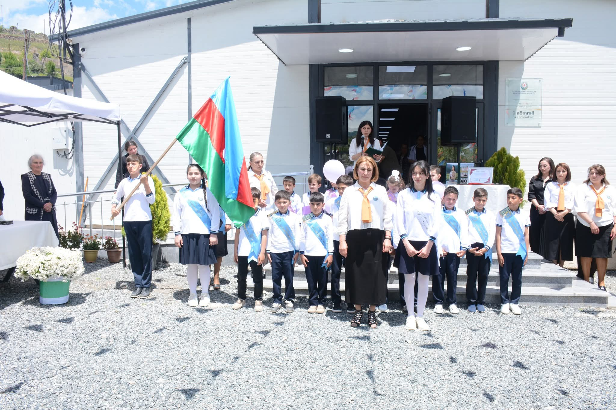 Elm və təhsil naziri azad Kəlbəcərin ilk məzununun "Son zəng" tədbirində iştirak edib
