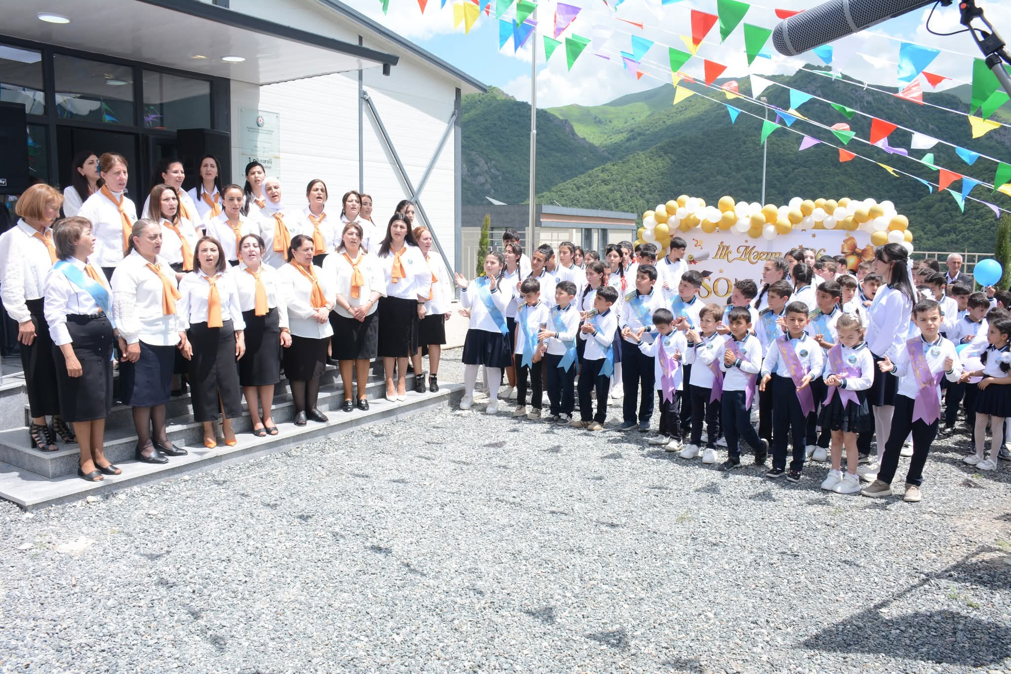 Elm və təhsil naziri azad Kəlbəcərin ilk məzununun "Son zəng" tədbirində iştirak edib