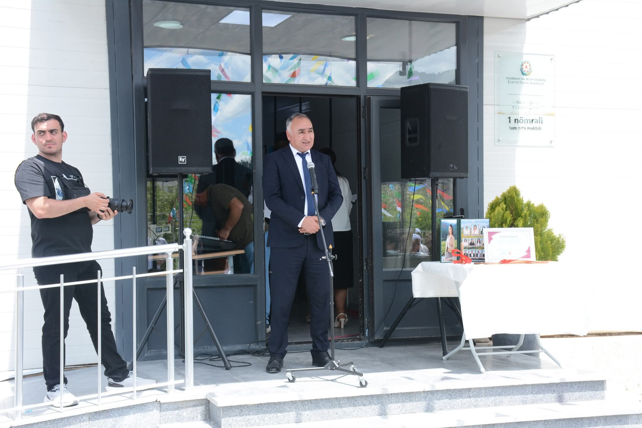 Elm və təhsil naziri azad Kəlbəcərin ilk məzununun "Son zəng" tədbirində iştirak edib