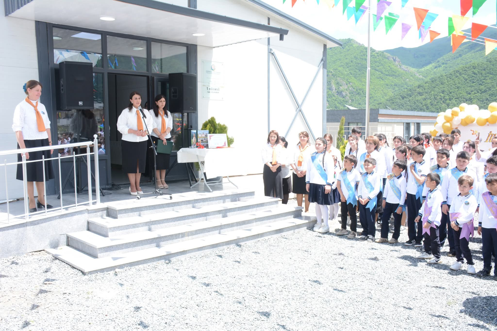 Elm və təhsil naziri azad Kəlbəcərin ilk məzununun "Son zəng" tədbirində iştirak edib