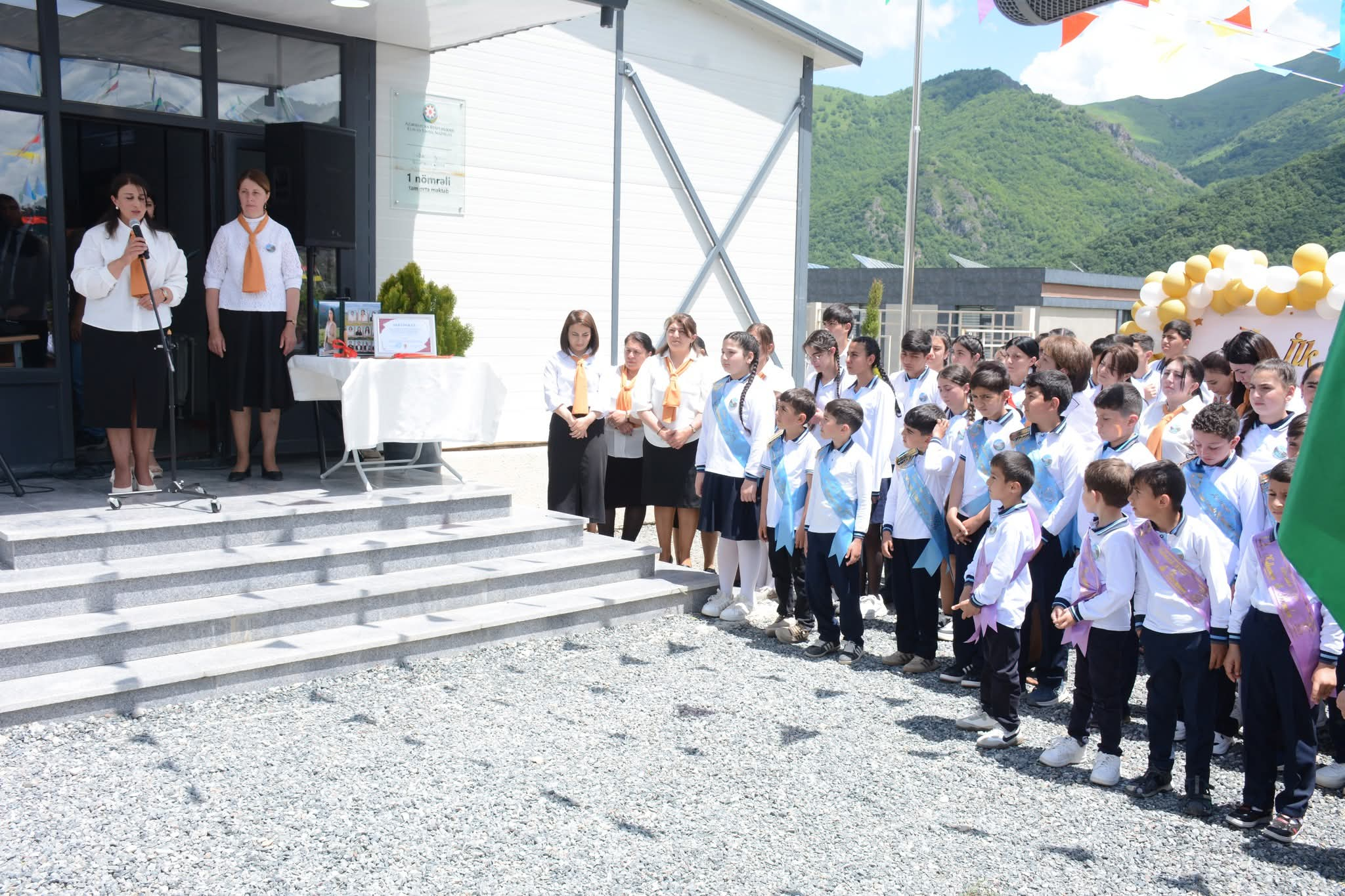 Elm və təhsil naziri azad Kəlbəcərin ilk məzununun "Son zəng" tədbirində iştirak edib