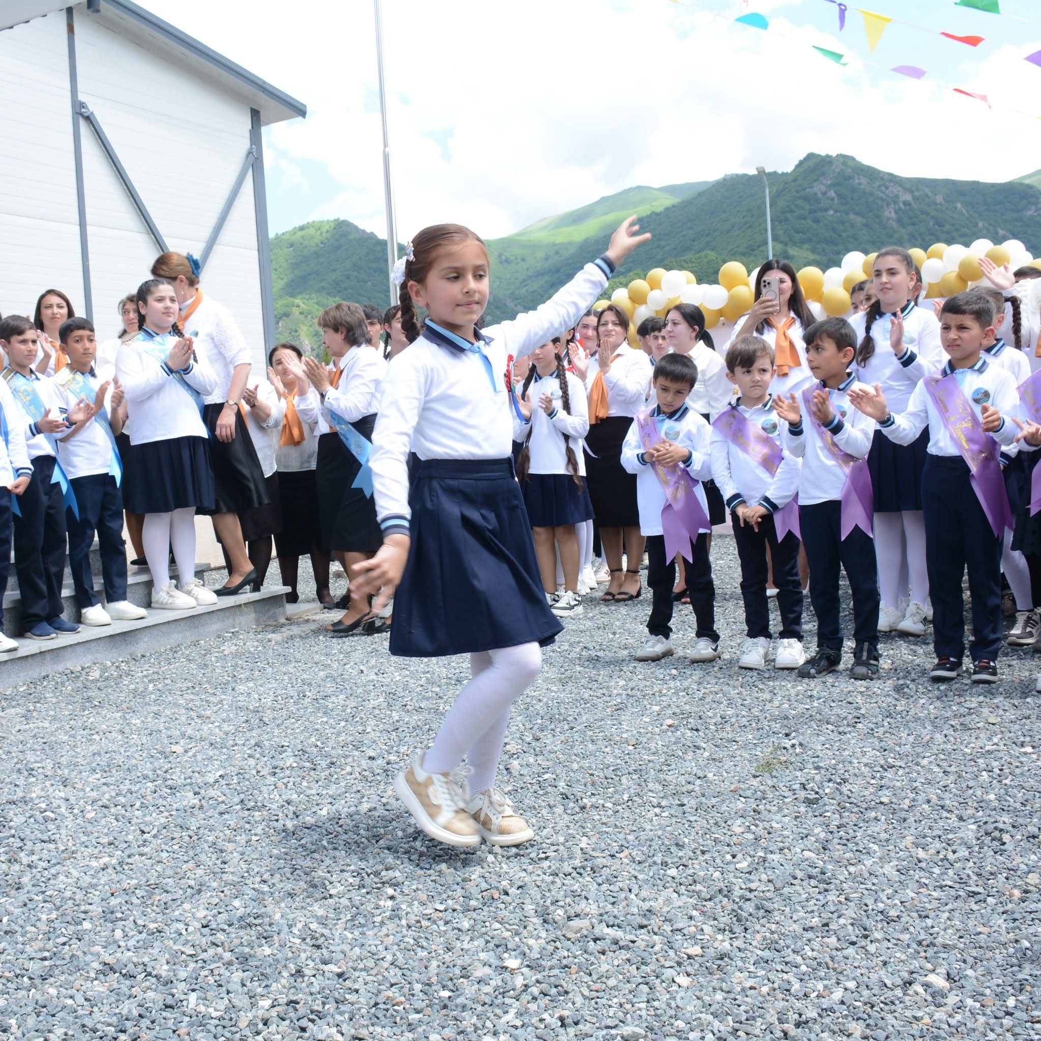 Elm və təhsil naziri azad Kəlbəcərin ilk məzununun "Son zəng" tədbirində iştirak edib