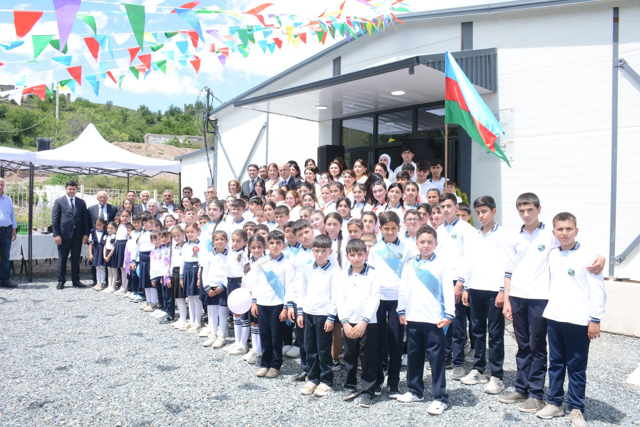 Elm və təhsil naziri azad Kəlbəcərin ilk məzununun "Son zəng" tədbirində iştirak edib