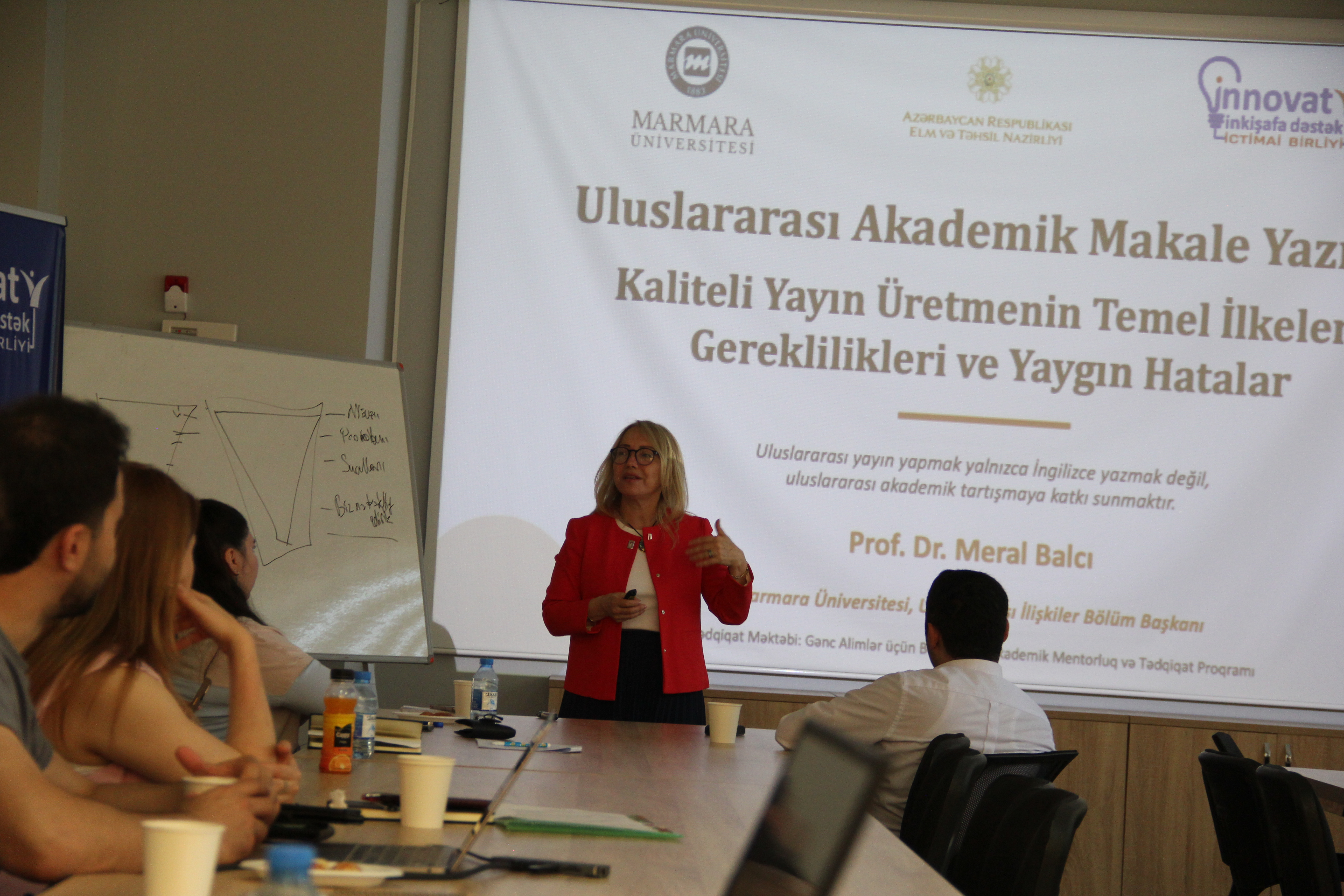 Türkiyəli professor “Tədqiqat məktəbi”ndə gənc alimlərə ustad dərsi keçib