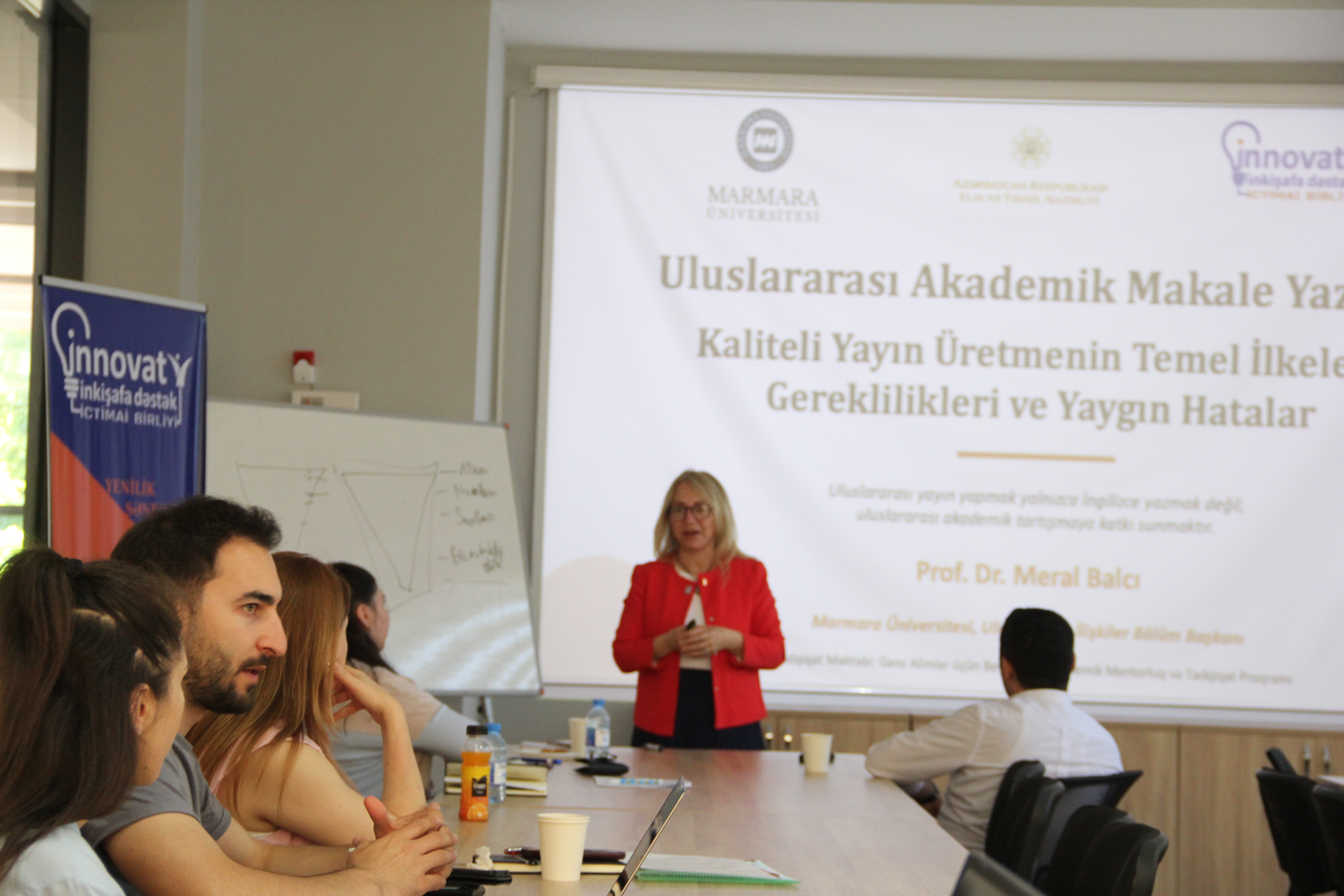 Türkiyəli professor “Tədqiqat məktəbi”ndə gənc alimlərə ustad dərsi keçib