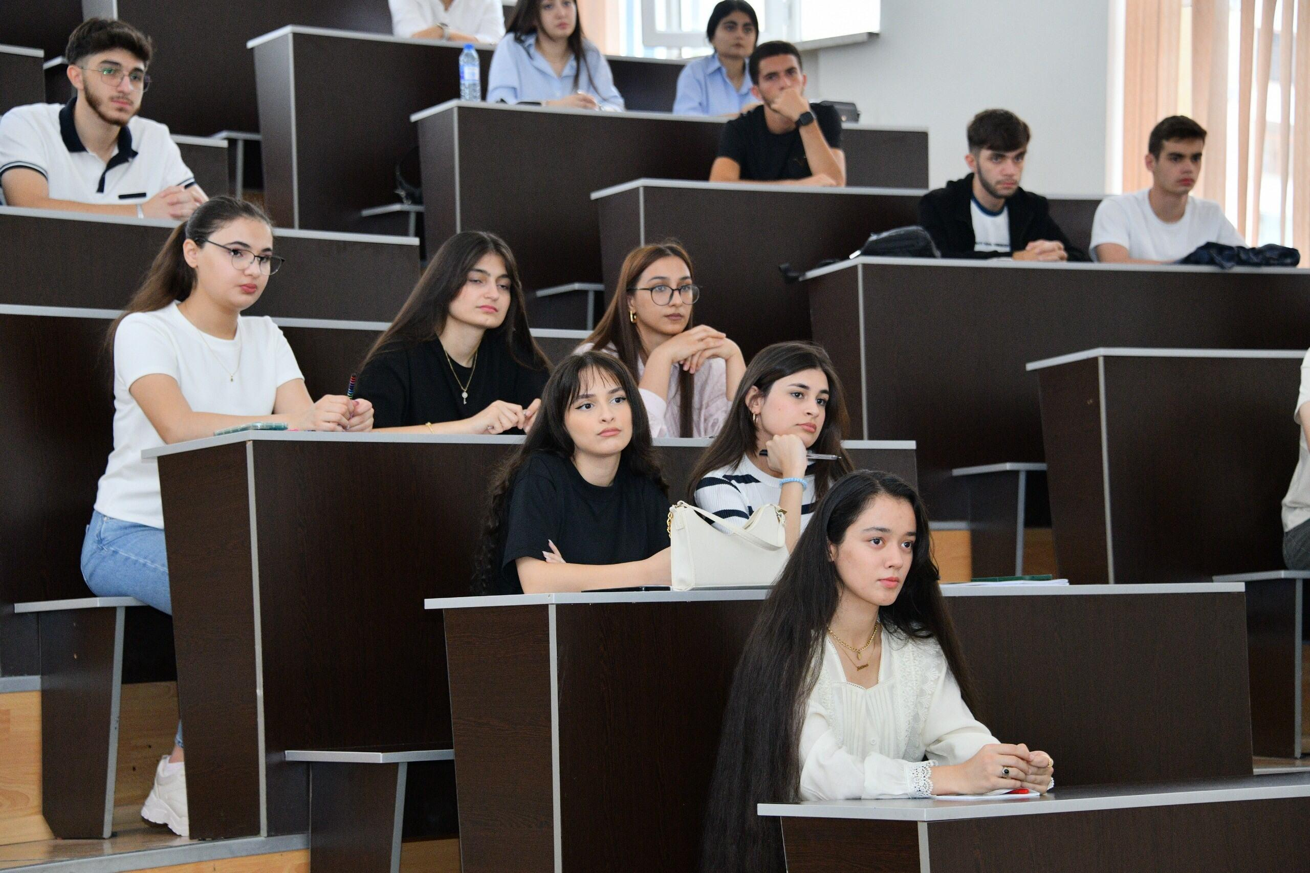 Təhsil krediti üçün müraciət edənlərin 64%-i qadındır