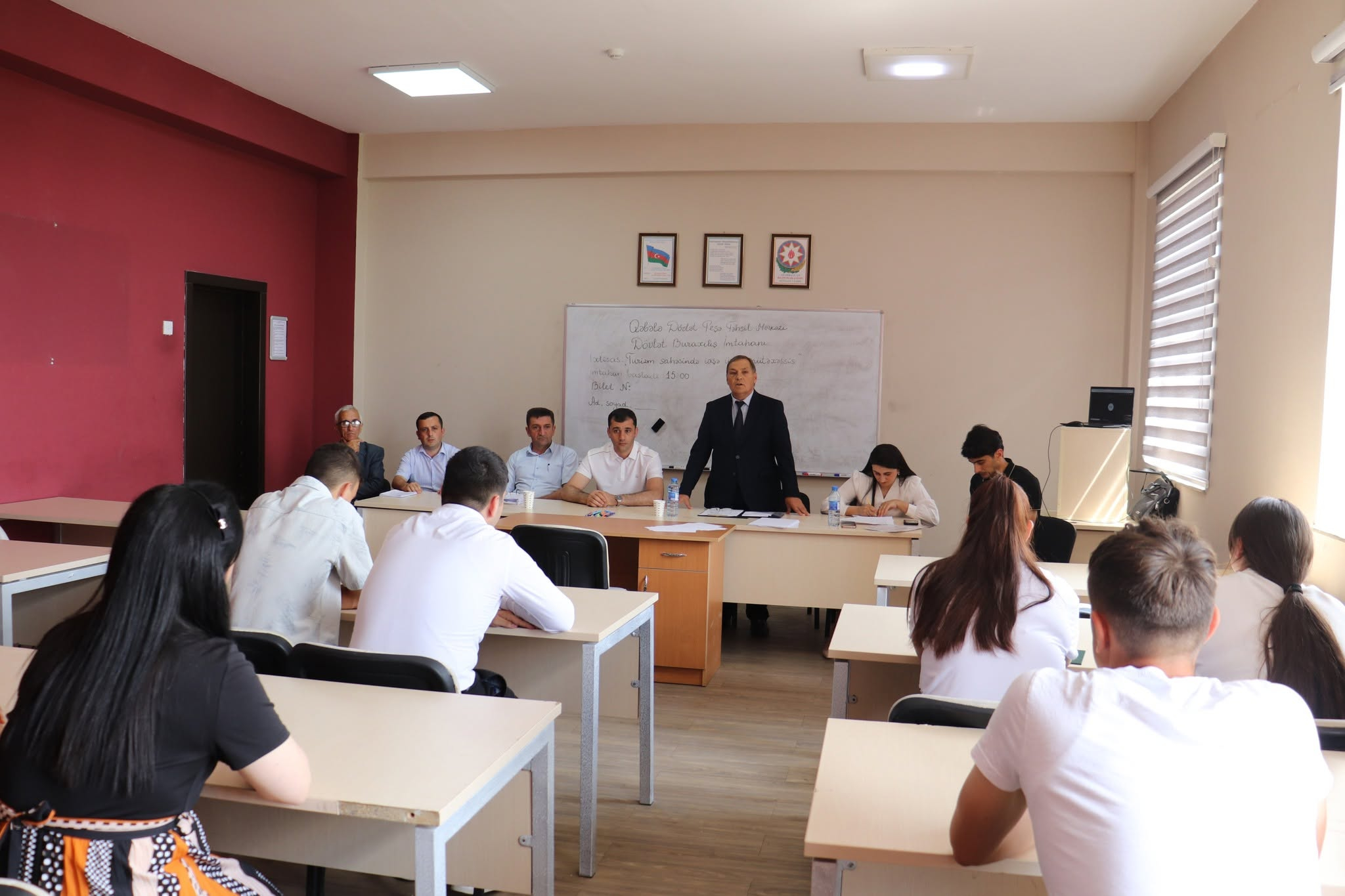 Peşə mərkəzində dövlət buraxılış-ixtisas imtahanları keçirilir