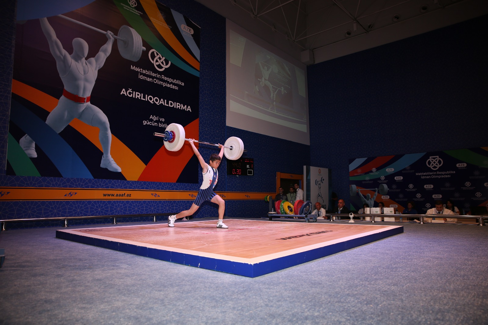 Ağırlıqqaldırmada ilk qızıl medalı Qazax idmançısı qazandı