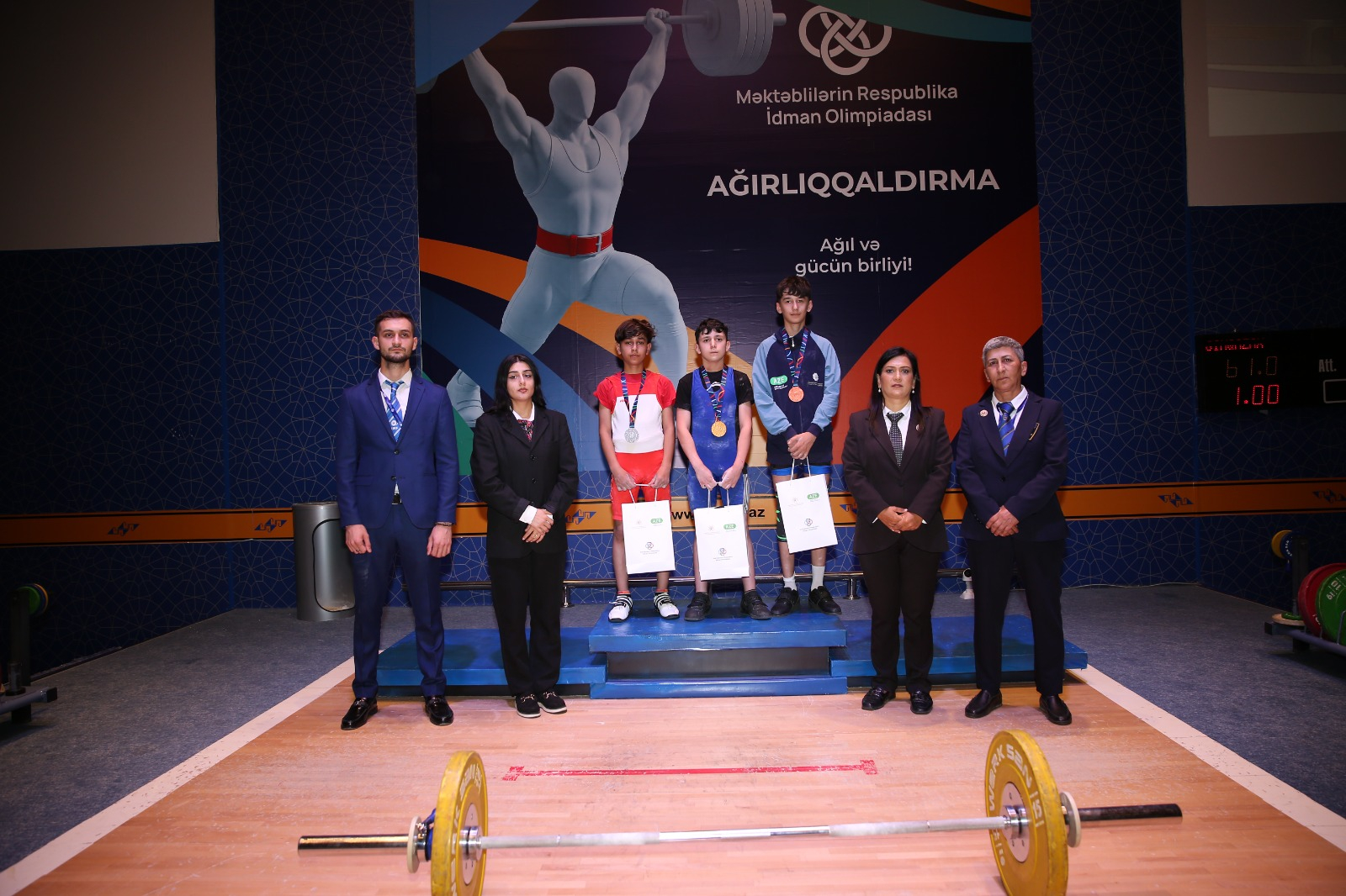 Ağırlıqqaldırmada ilk qızıl medalı Qazax idmançısı qazandı