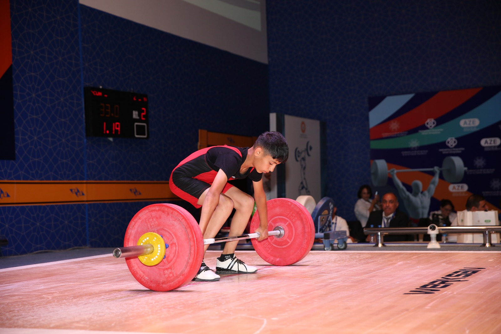Ağırlıqqaldırmada ilk qızıl medalı Qazax idmançısı qazandı