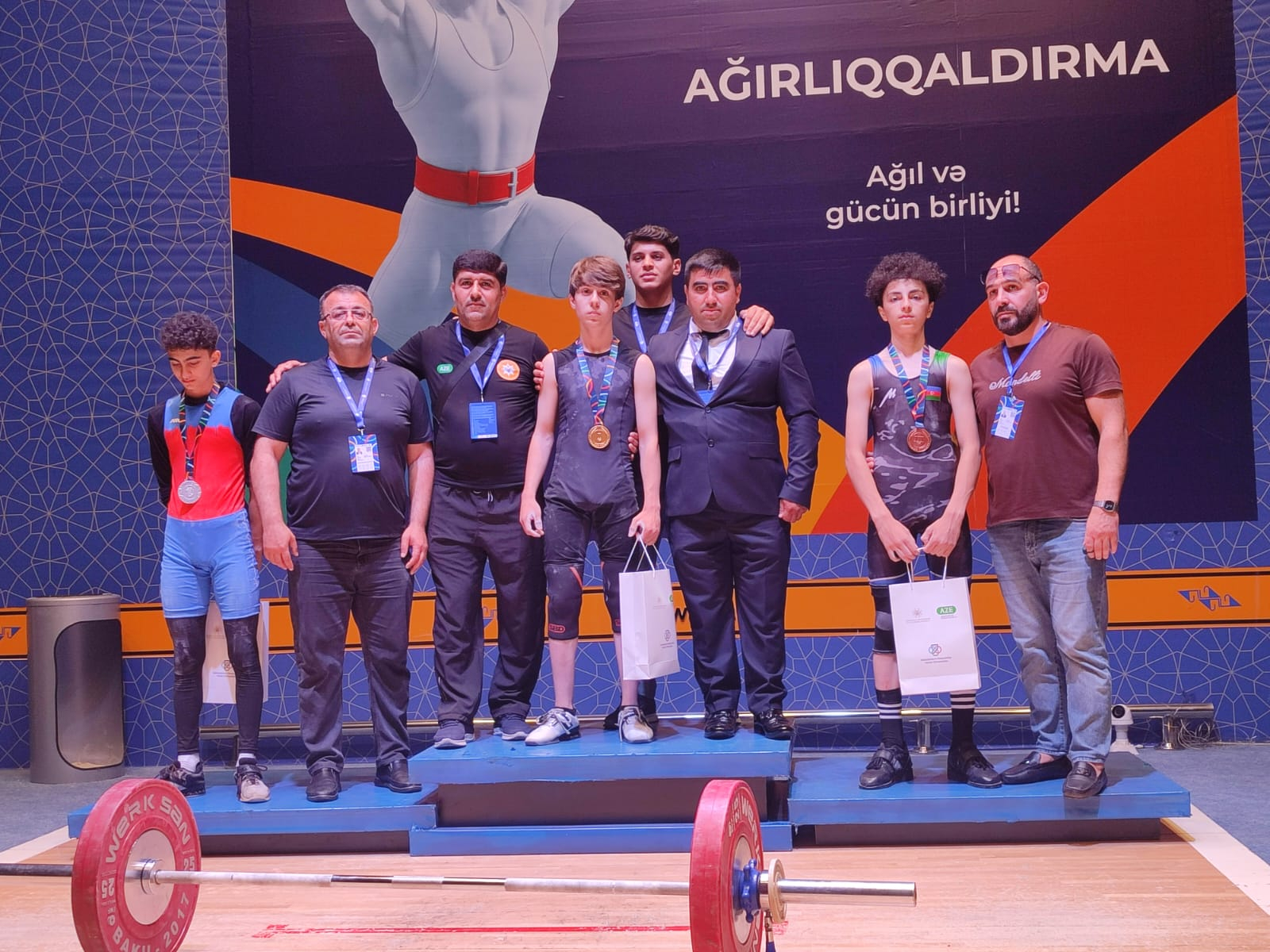 Ağırlıqqaldırma üzrə ilk qaliblər məlum olub