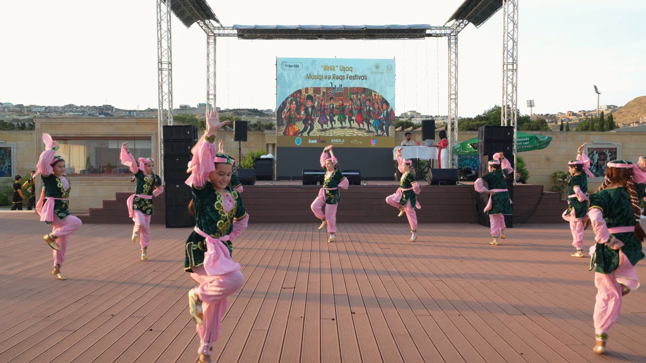 Yallı festivalında 350-dən çox şagird bir araya gəldi