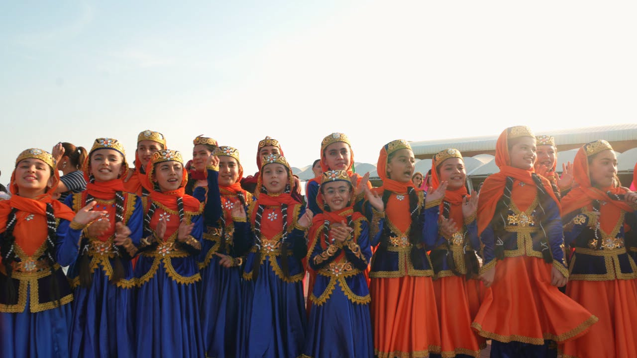 Yallı festivalında 350-dən çox şagird bir araya gəldi