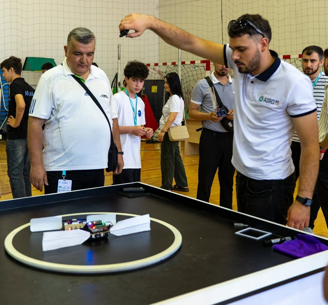 Peşə tələbələri robot olimpiadasında uğur qazanıblar