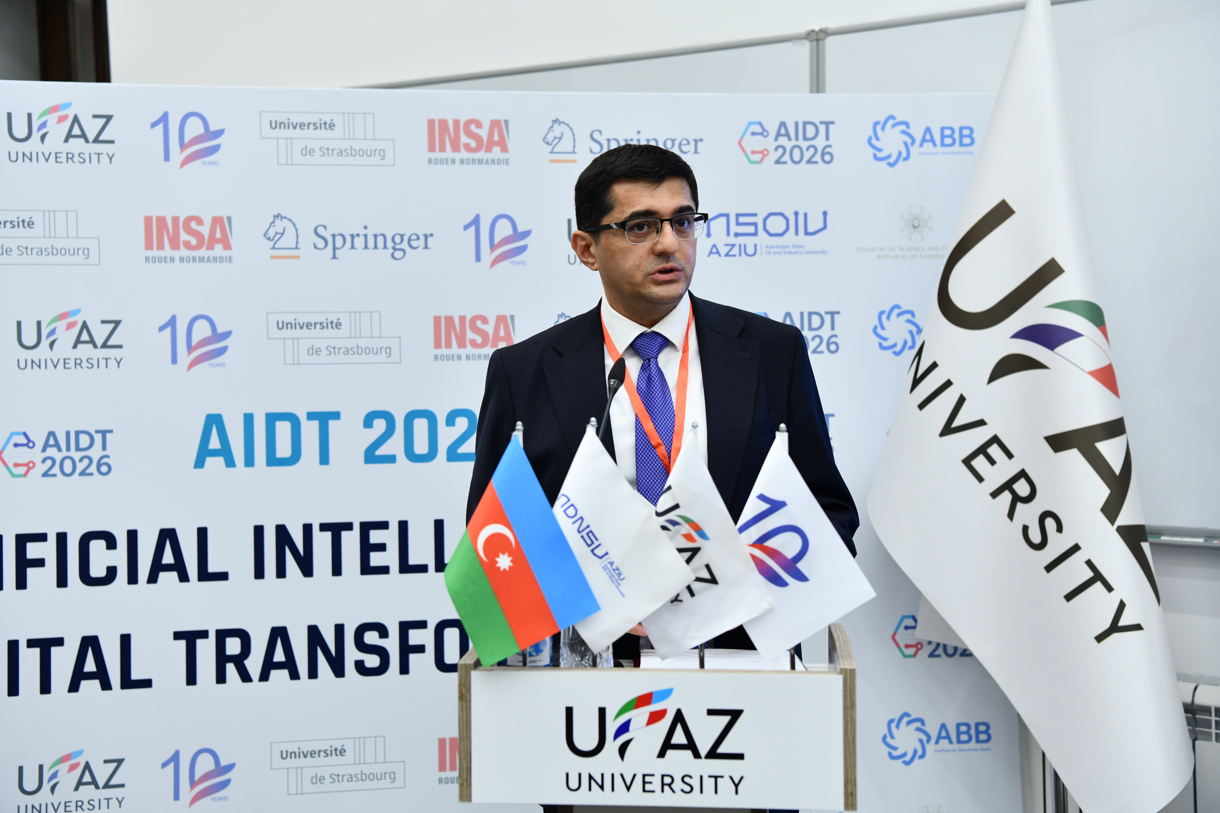 Süni intellekt və rəqəmsal transformasiyanın müasir çağırışları müzakirə olunur