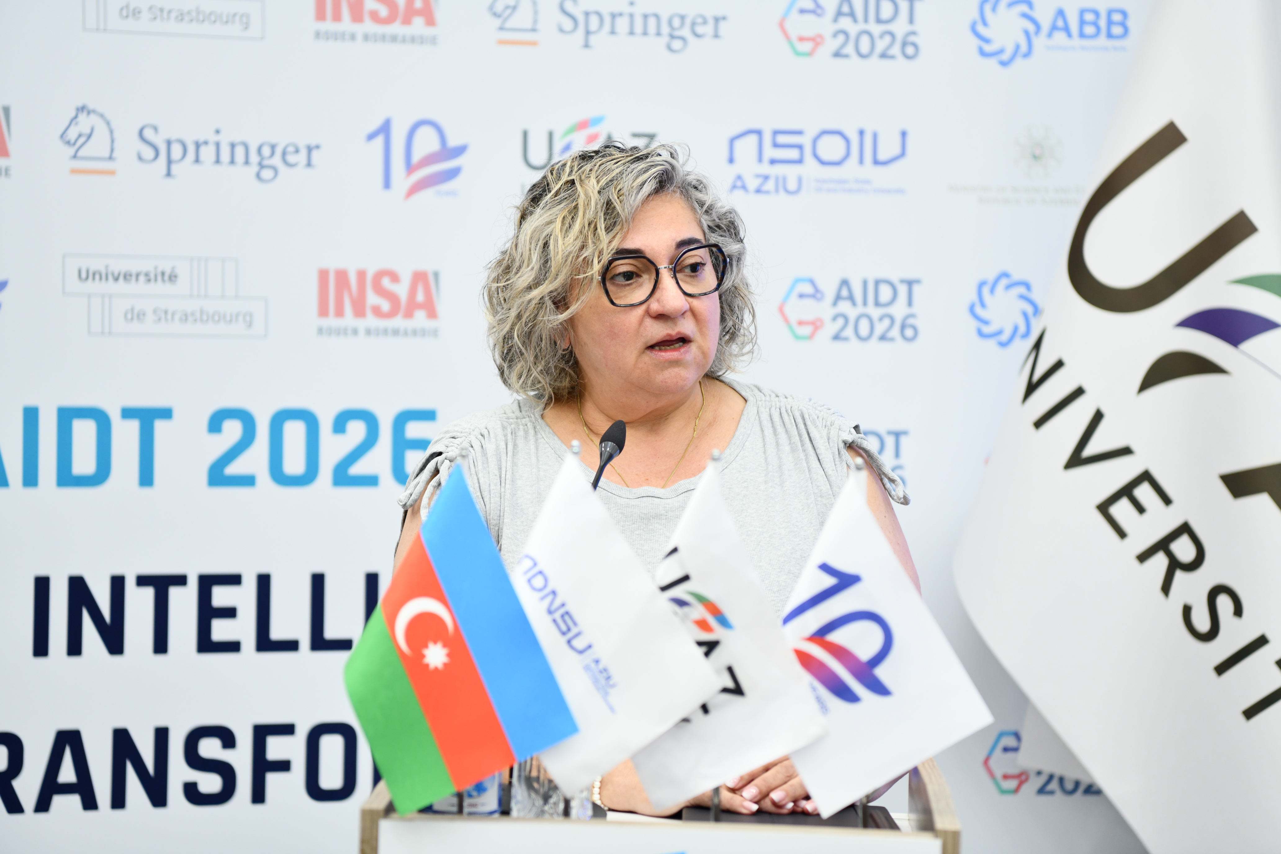 Süni intellekt və rəqəmsal transformasiyanın müasir çağırışları müzakirə olunur