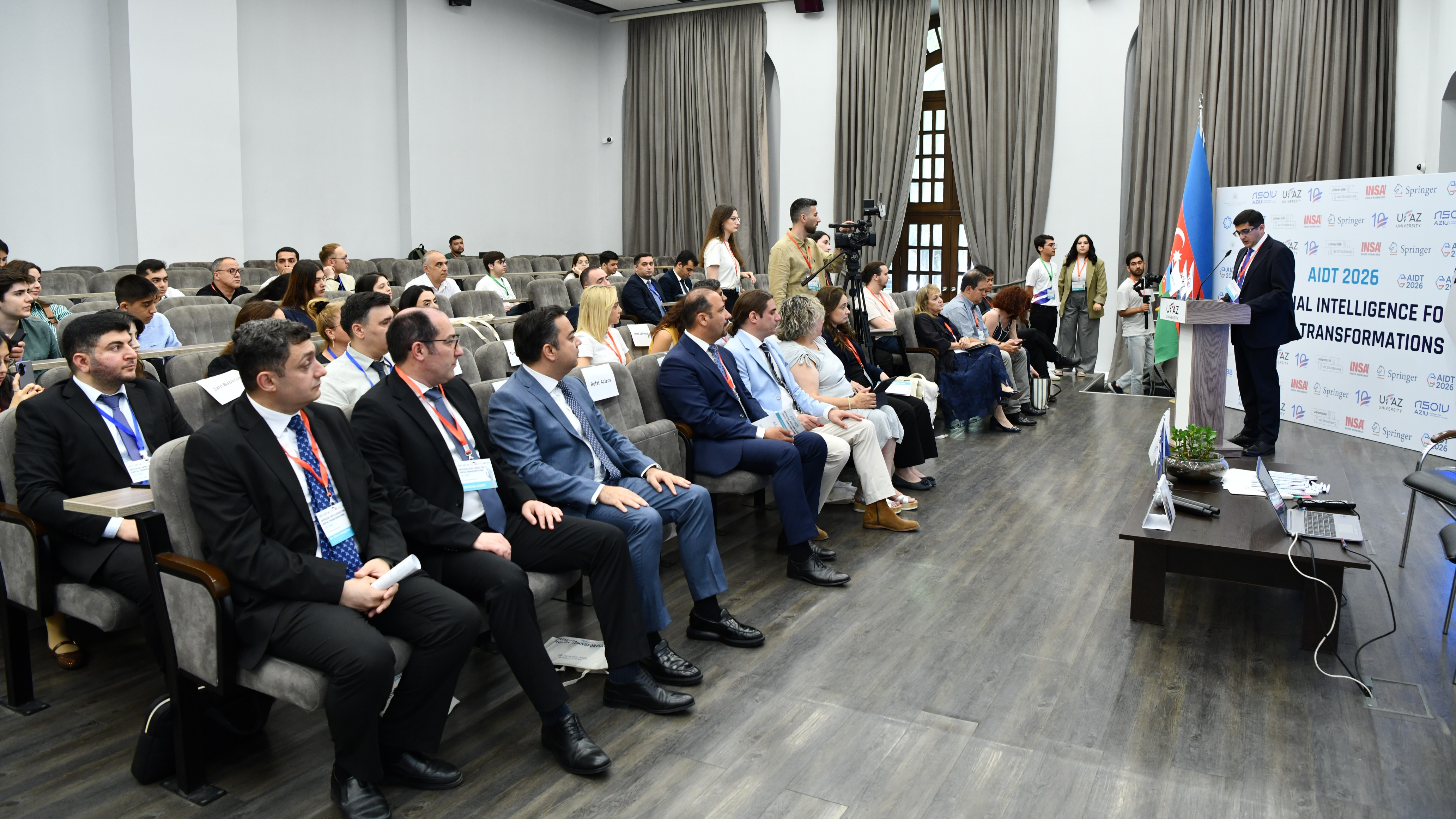 Süni intellekt və rəqəmsal transformasiyanın müasir çağırışları müzakirə olunur
