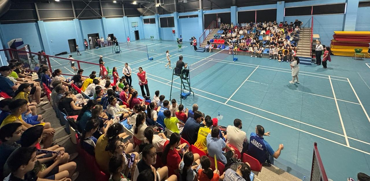 Badminton üzrə yarışların final mərhələsi keçirilir