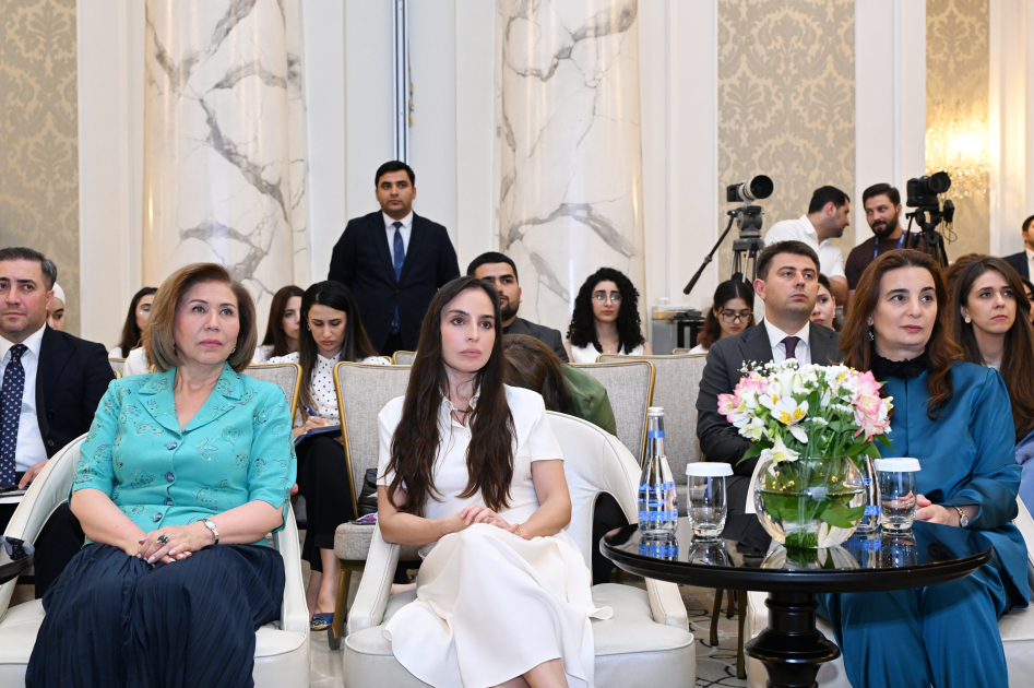“Qızların təhsilinə dəstək” layihəsinin II "Məzun günü" keçirilib