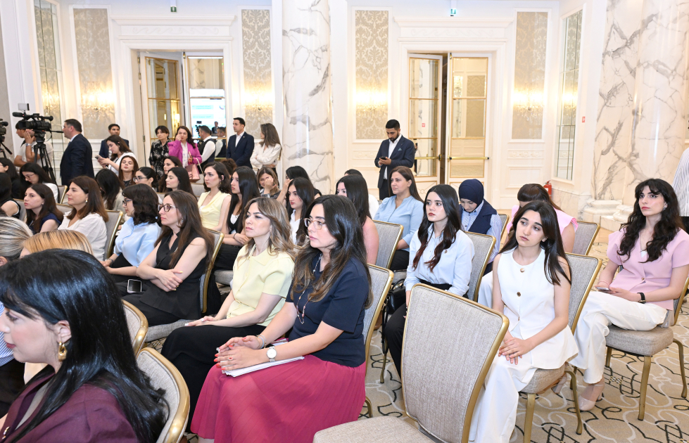 “Qızların təhsilinə dəstək” layihəsinin II "Məzun günü" keçirilib