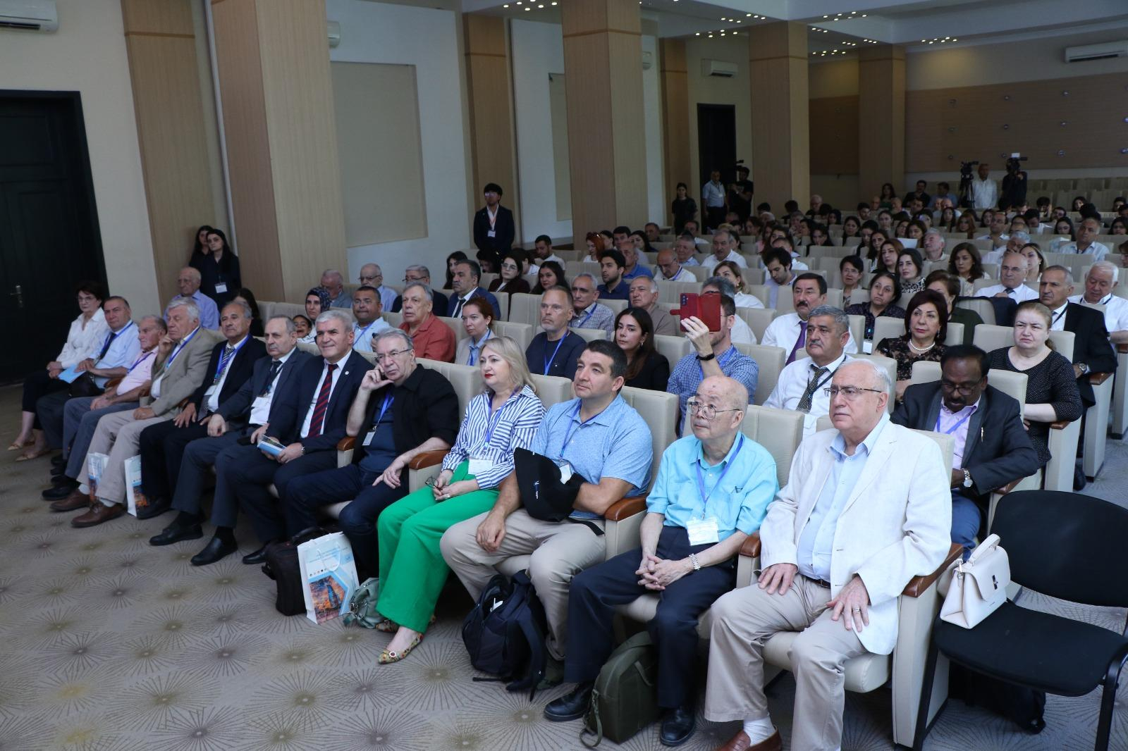 20-dən çox ölkənin nüfuzlu riyaziyyatçıları AzMİU-da bir araya gəlib
