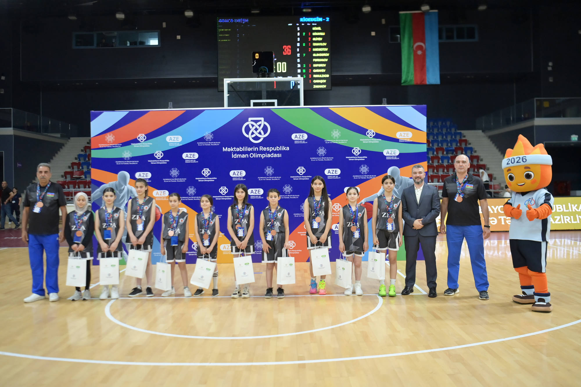 Nazir Məktəblilərin Respublika İdman Olimpiadası çərçivəsində basketbol yarışlarını izləyib
