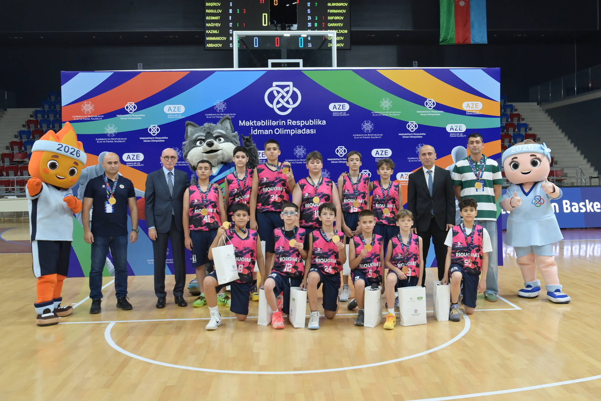 Nazir Məktəblilərin Respublika İdman Olimpiadası çərçivəsində basketbol yarışlarını izləyib