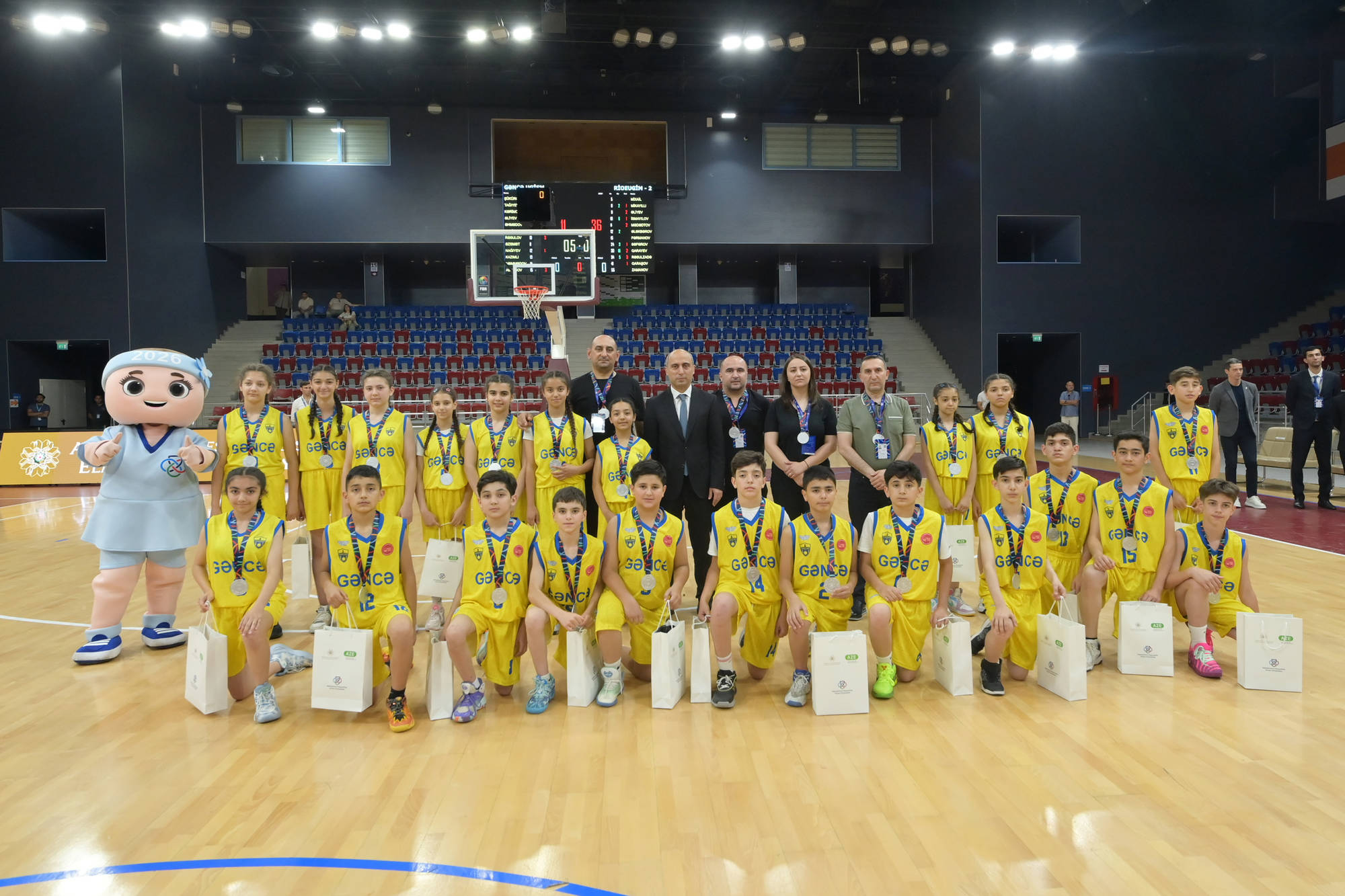 Nazir Məktəblilərin Respublika İdman Olimpiadası çərçivəsində basketbol yarışlarını izləyib