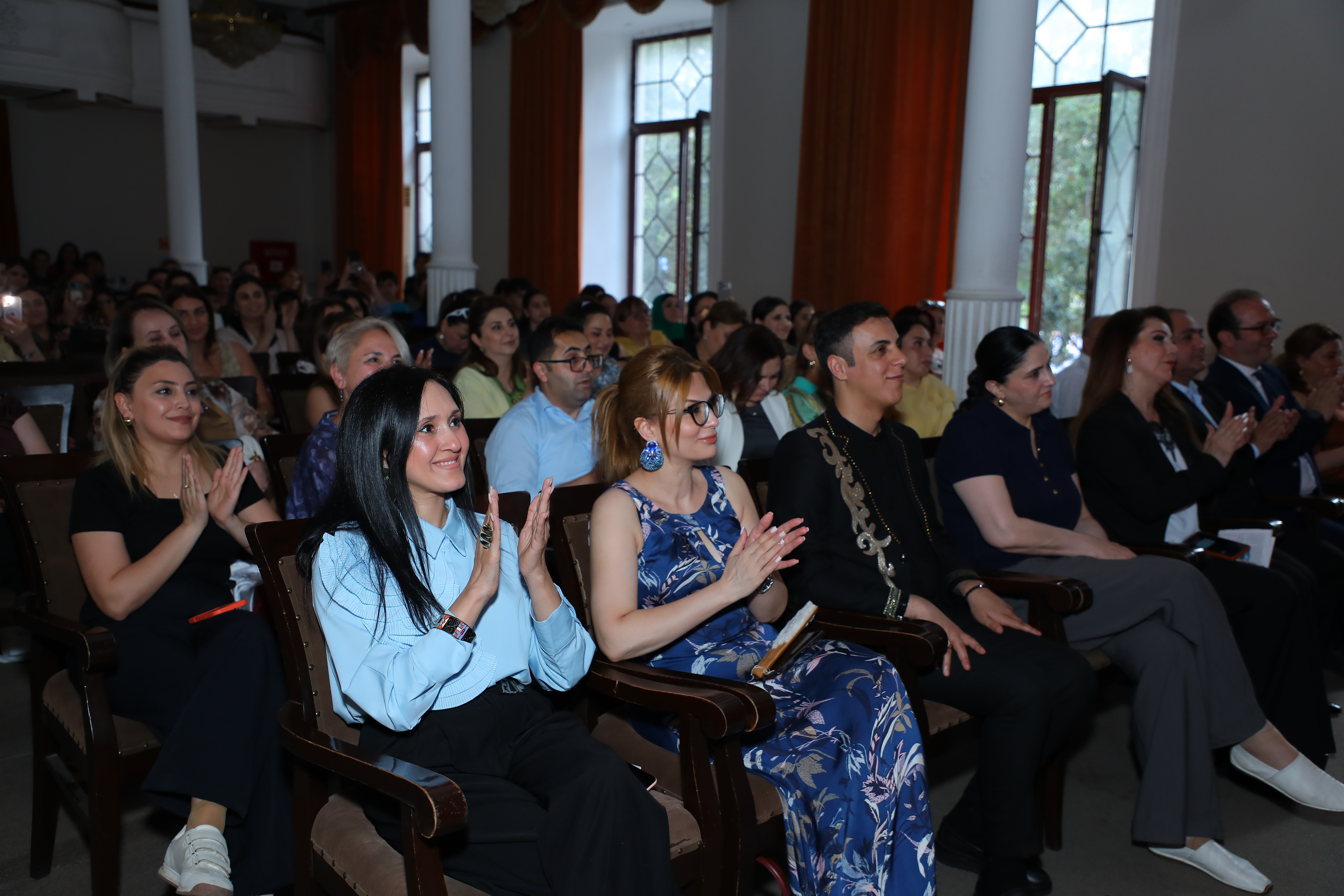 Kiçik Motsartlar böyük səhnədə – Xor festivalından REPORTAJ
