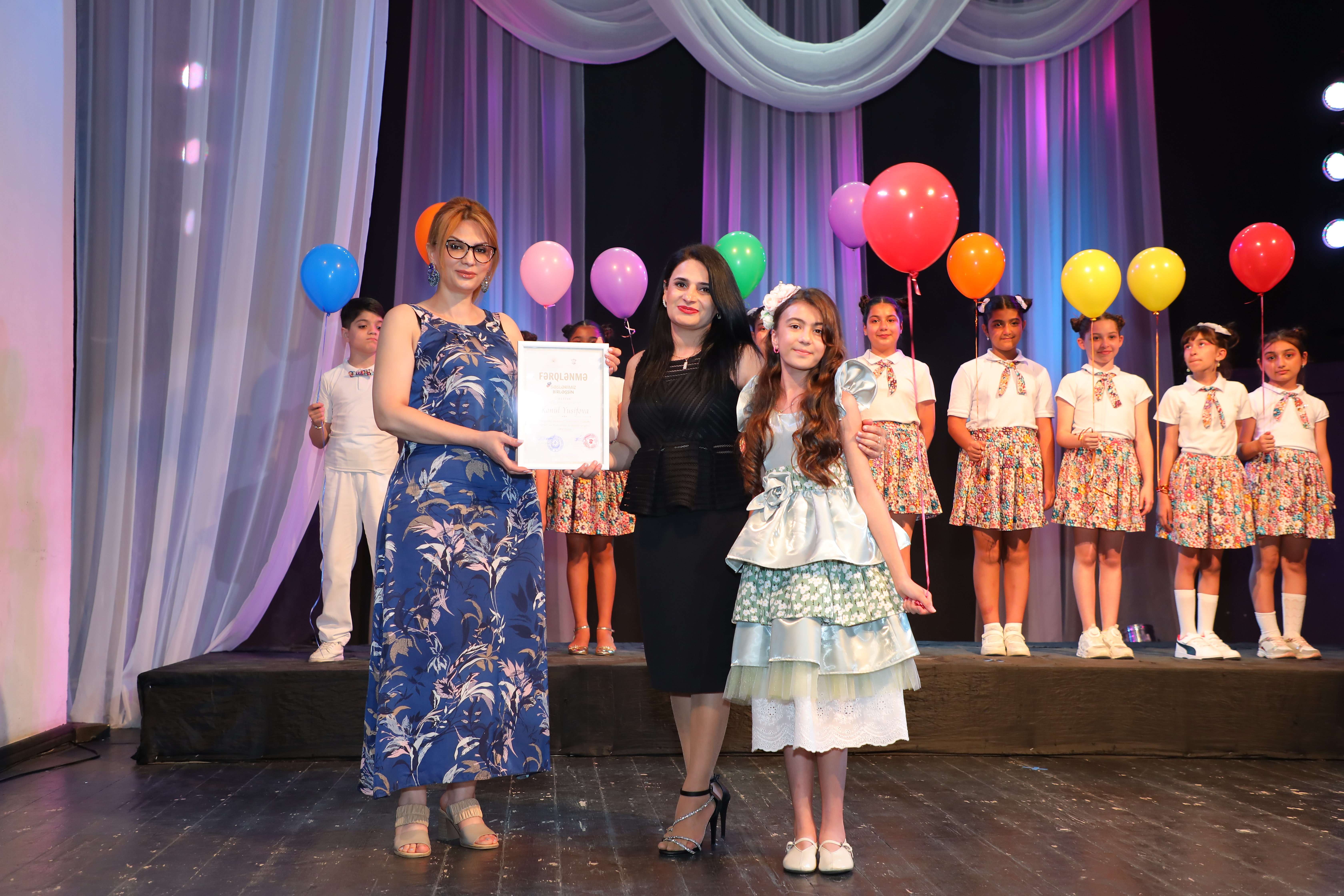 Kiçik Motsartlar böyük səhnədə – Xor festivalından REPORTAJ