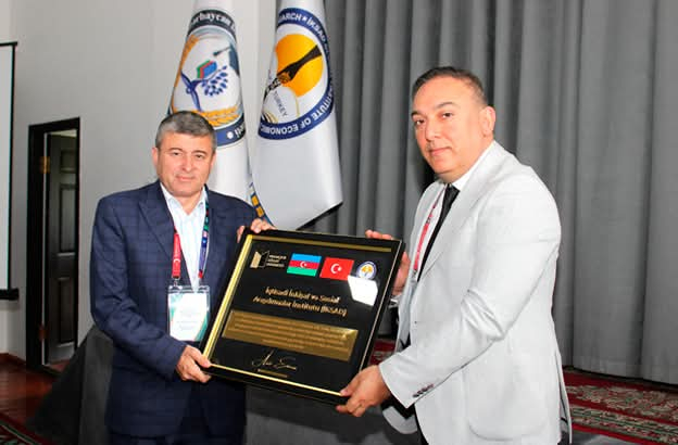 Şəkidə Bəxtiyar Vahabzadəyə həsr olunmuş beynəlxalq konfrans keçirilib