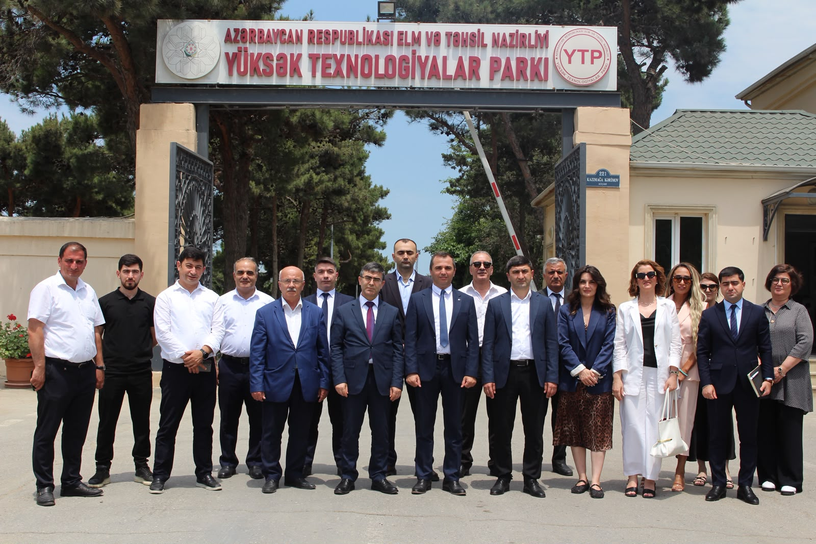 İki institut zavodla müqavilə bağladı: birgə tədqiqat aparacaqlar