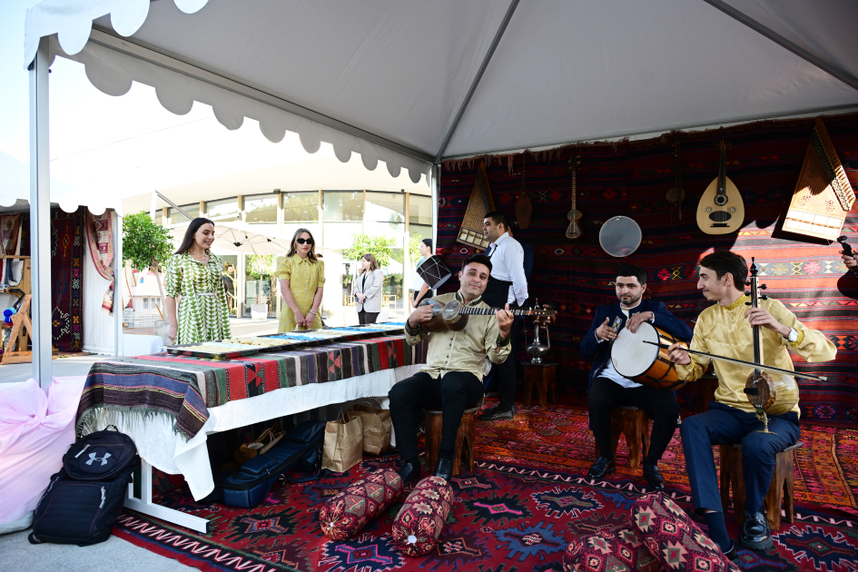 Leyla Əliyeva və Alona Əliyeva Xeyirxahlıq Festivalında iştirak ediblər