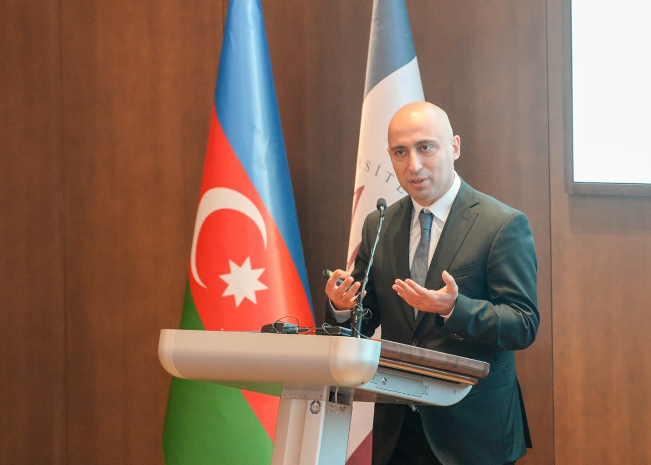 Emin Əmrullayev: Nazirlik maaşı artıran və ya azaldan qurum deyil