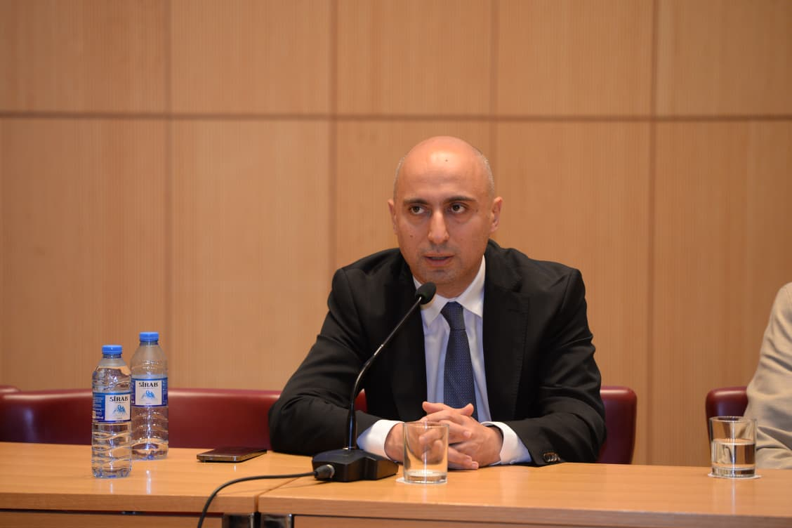 Nazir Bilik Günü ilə bağlı təhsil ictimaiyyətini təbrik edib