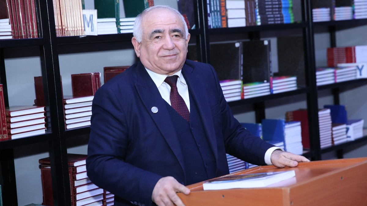 Professor Fərrux Rüstəmov: Fənnini bilməyən müəllim şagirdin gələcəyini əlindən alır