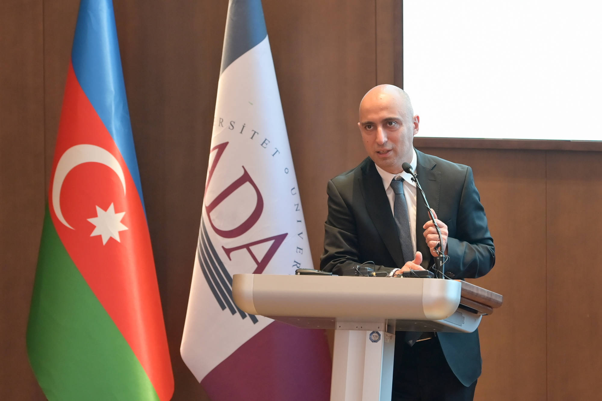 “Sertifikatlaşdırma: səriştəli müəllim - keyfiyyətli təhsil" mövzusunda tədbir keçirilib