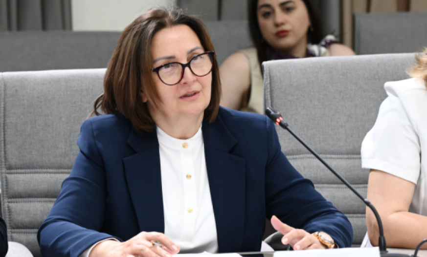 Agentlik rəsmisi: Fənnini zəif bilən müəllimlərin faizi kəskin azalıb