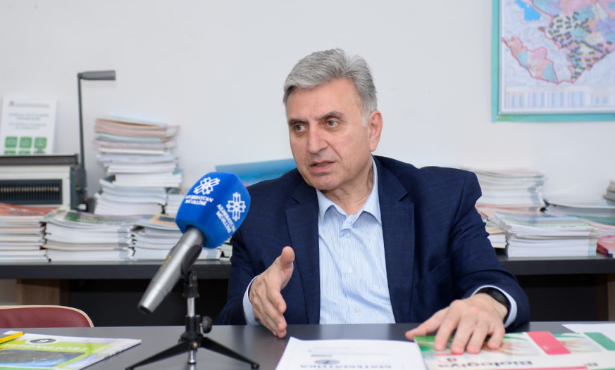"Özəl nəşriyyatın hazırladığı vəsaitə görə nazirlik tənqid olunur"